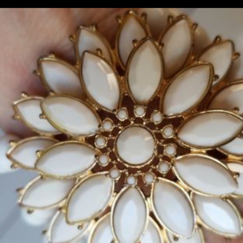 Fashion flower stone and bead bracelet